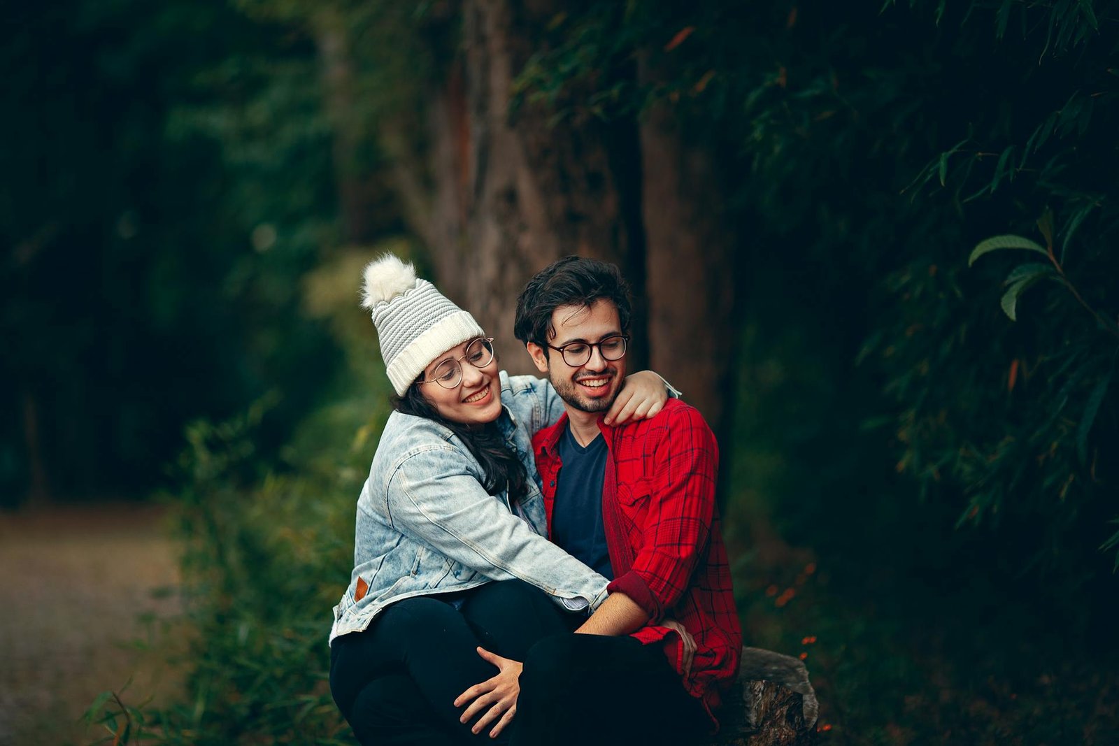 Is It a Good Idea to Stay Friends With Your Ex? 7 Key Points to Consider